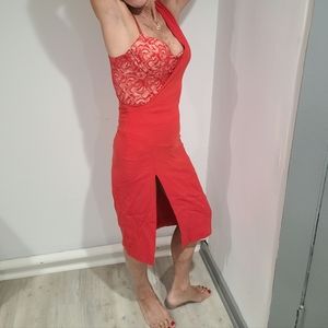 Beautiful dress , lace, and 94% Seta silk and 6% elastin.